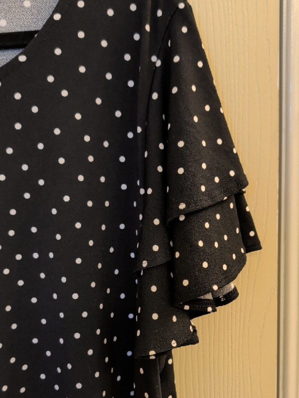 NWT Adrianna Papell Black Polka Dot Blouse Womens 3X Plus Flutter Sleeve Stretch - Picture 4 of 9